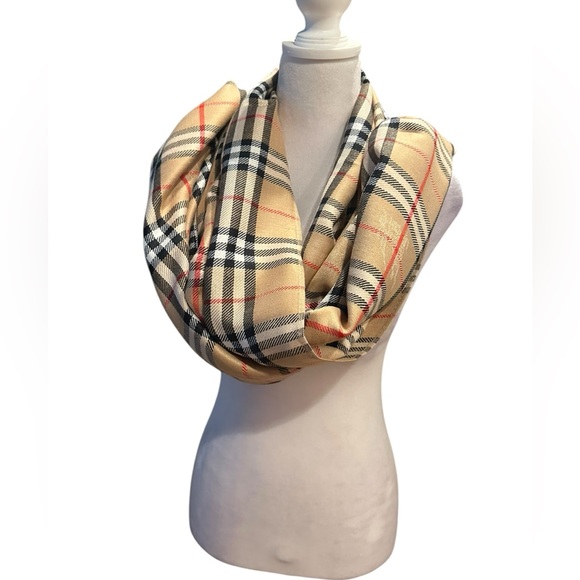 Burberry London wide check cashmere scarf - Picture 4 of 9